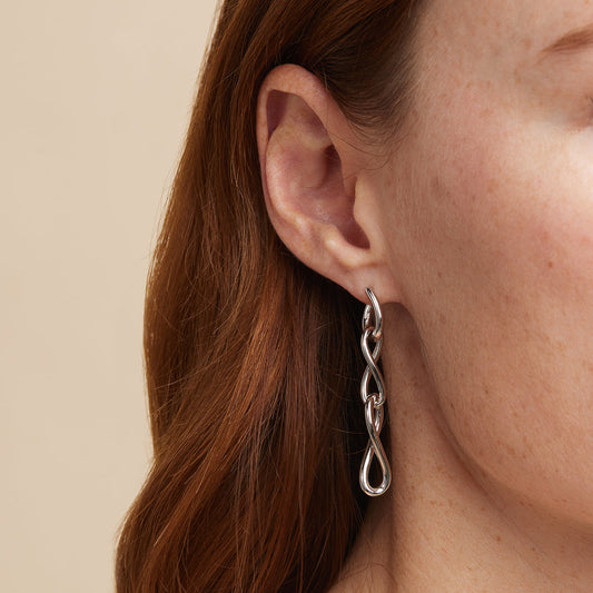 Kolczyki Infinite Drop Stud w kolorze srebrnym